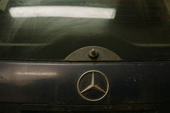 Cache vitre arrière adapté Mercedes W211 Break – Pièce OEM REARWIPERCOVER