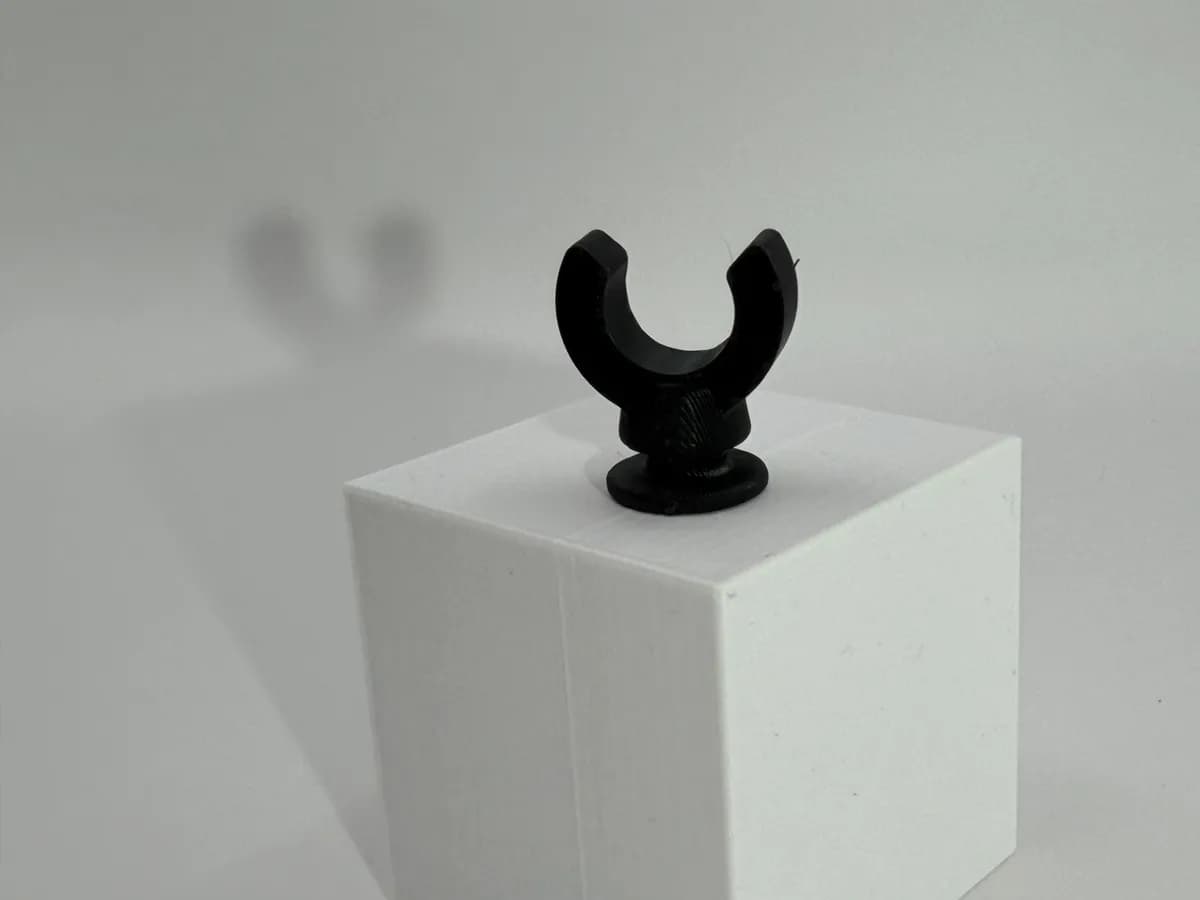 Clip Renforcé pour Plage Arrière Renault Twingo 3