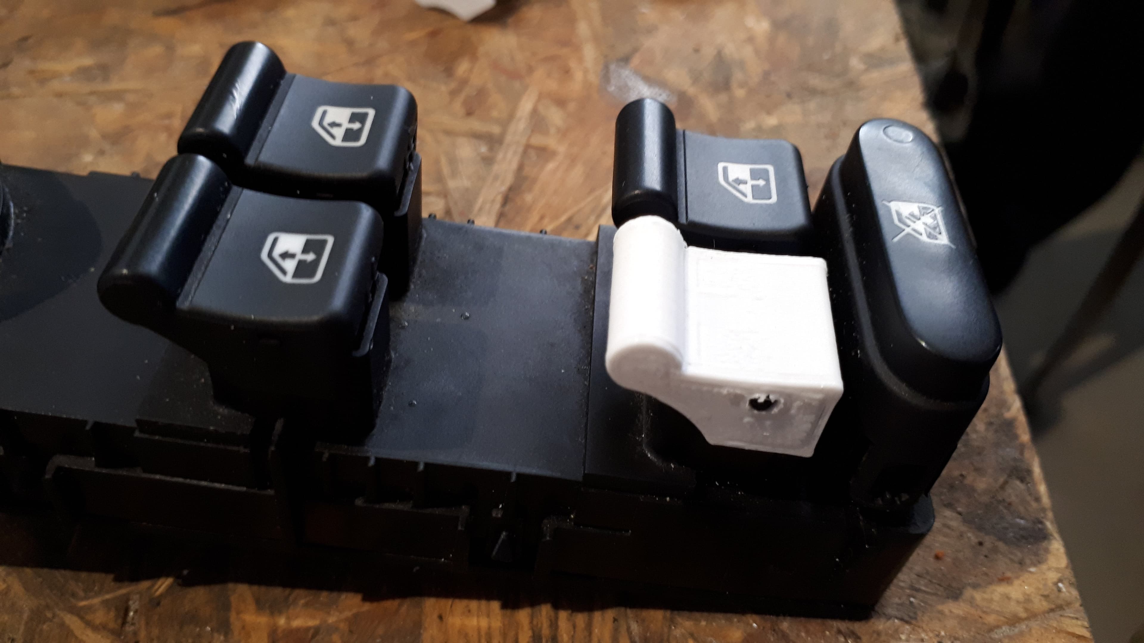 Bouton de commande vitre arrière Alfa Romeo 159 – remplacement conducteur - Miniature 3