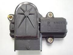 Couvercle capteur ralenti Bosch 0132008650 pour Alfa Romeo 156 / 166 - Miniature 2