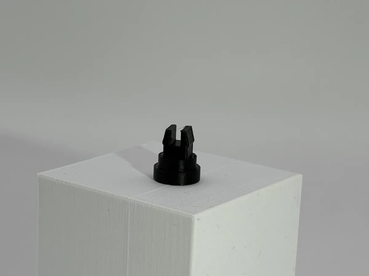 Clip Renforcé pour Plage Arrière Renault Twingo 3 - Miniature 2