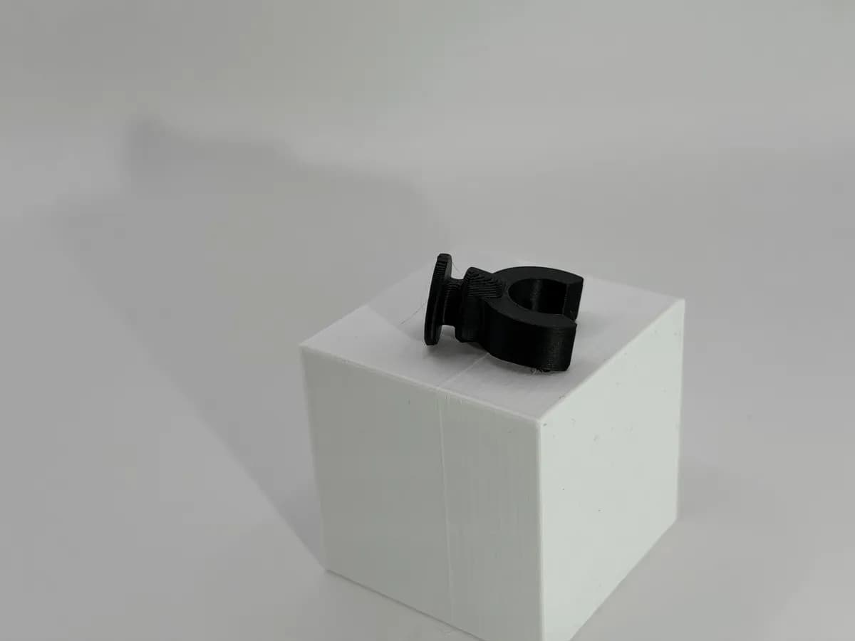 Clip Renforcé pour Plage Arrière Renault Twingo 3 - Miniature 3