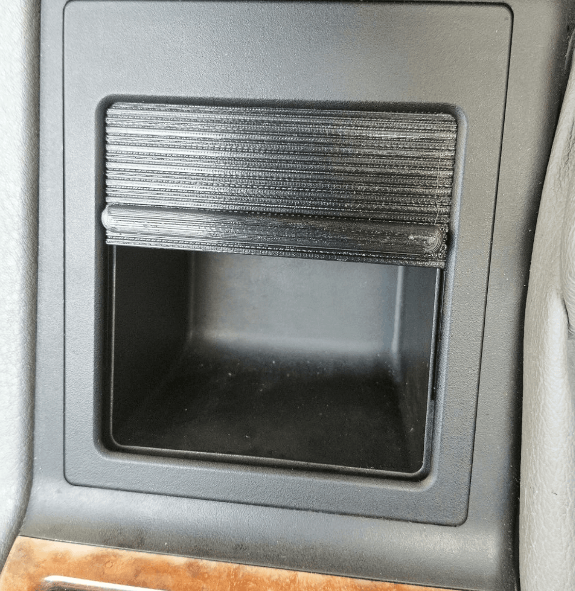 Cache coulissant de la console centrale BMW E39 – Réf. 51168210674 - Miniature 3