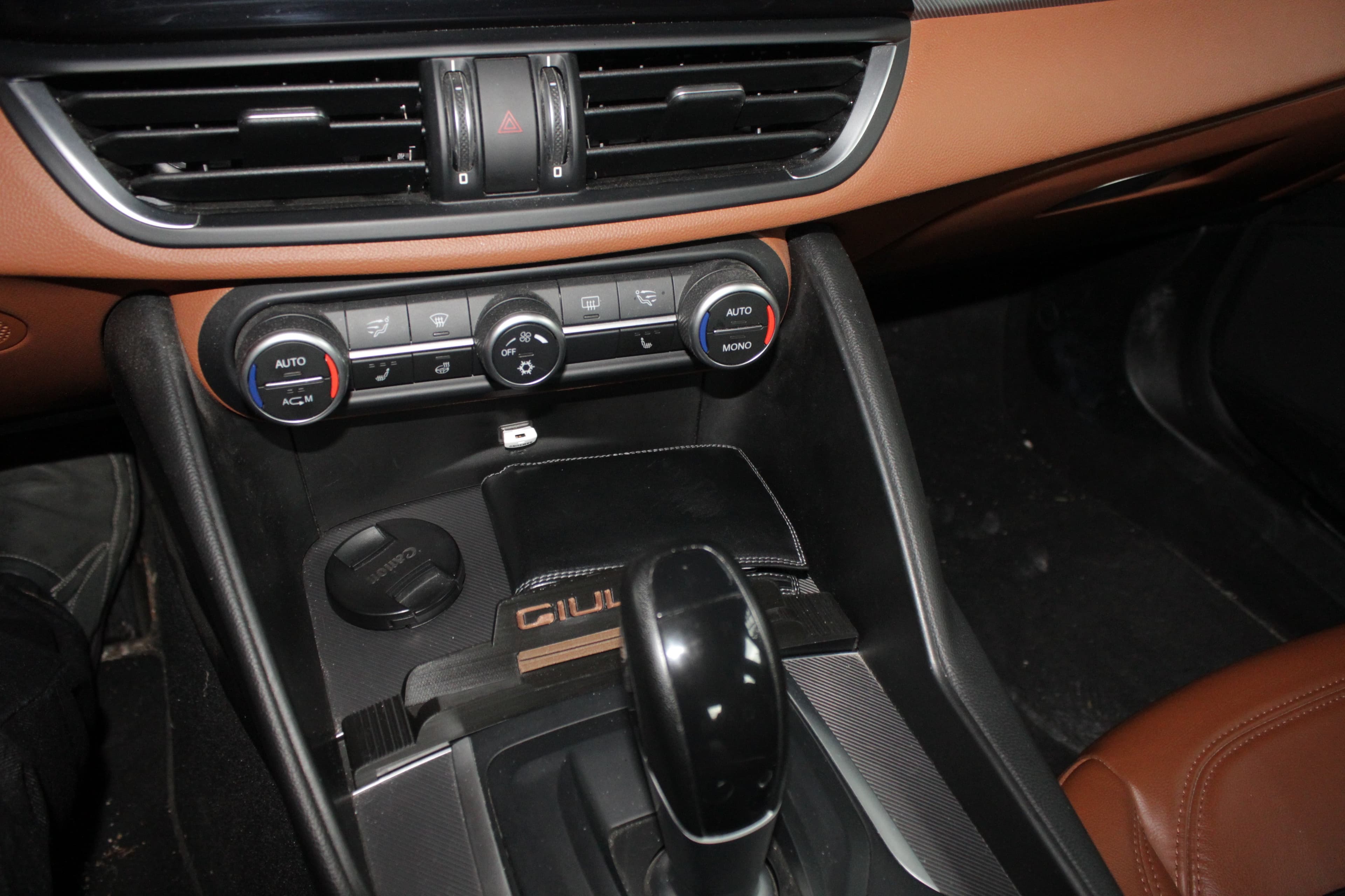 Support téléphone central Alfa Romeo Giulia – Intégration parfaite dans la console - Miniature 3