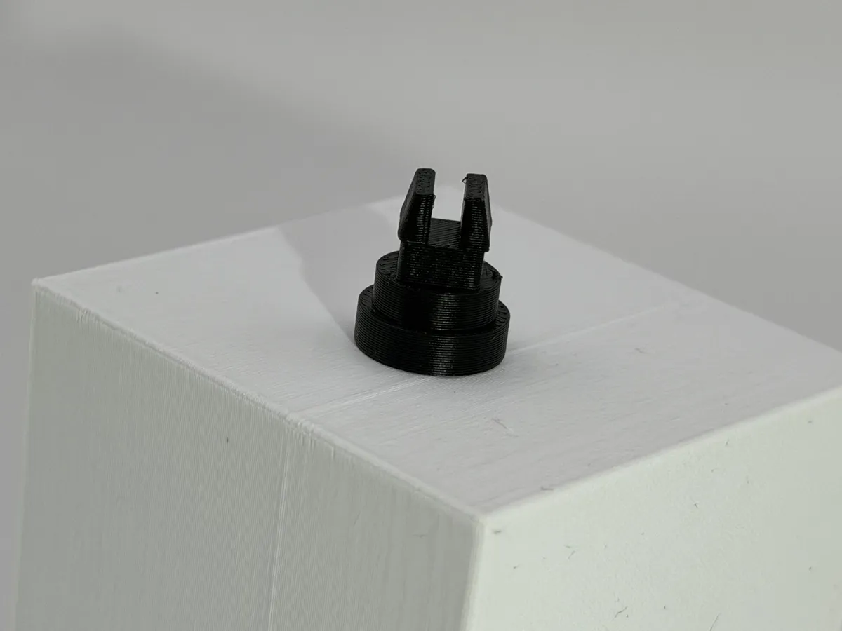 Renault Clio/Mégane - Clip für die Kofferraumabdeckung