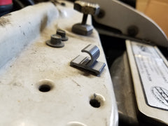 Clip de maintien adapté Ford Mustang Fox Body – Pièce OEM E7ZZ-16826-A