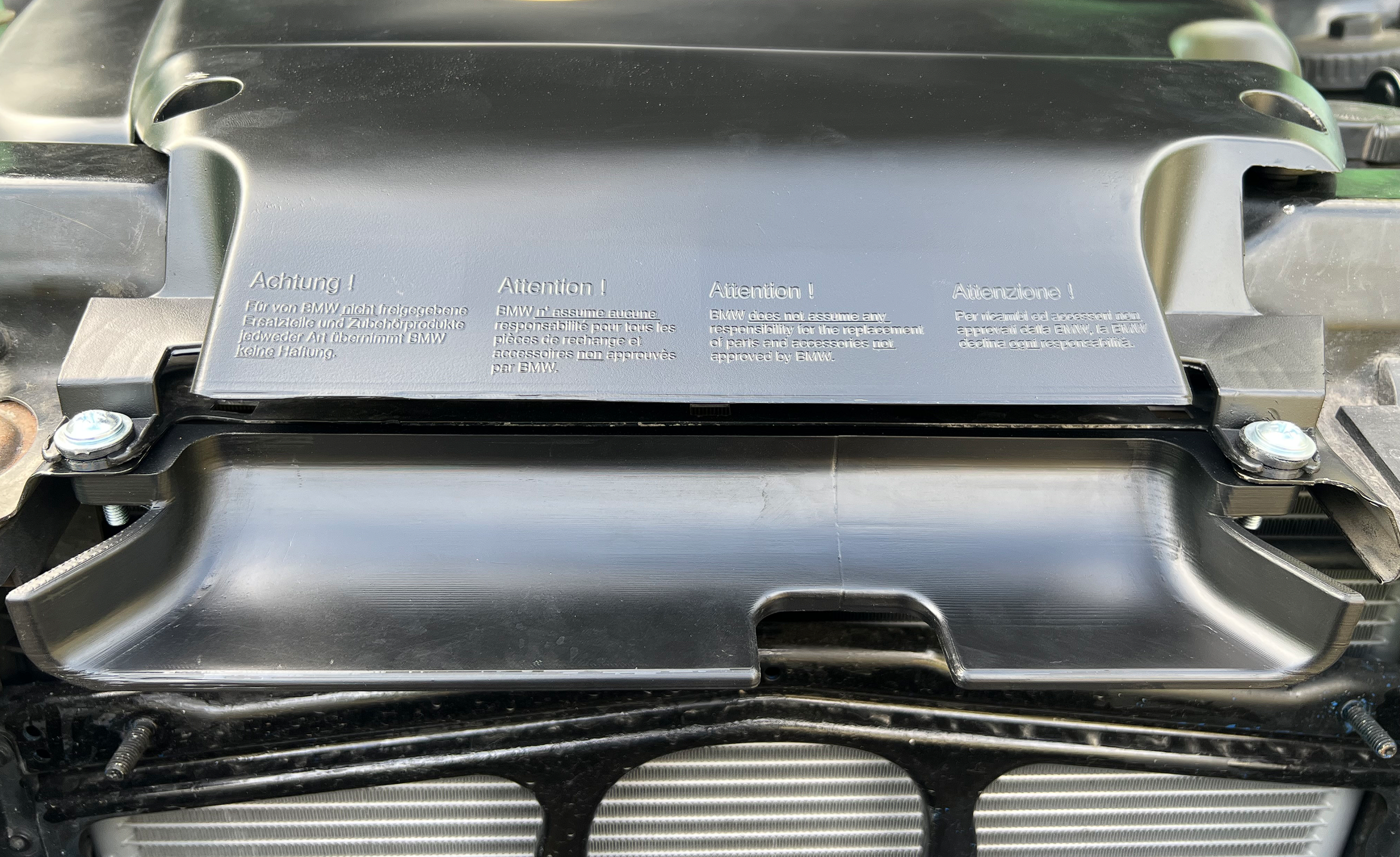 Écope d’admission adaptée BMW E46 – montage dans compartiment moteur